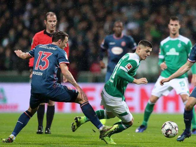 以高度的 以高度的