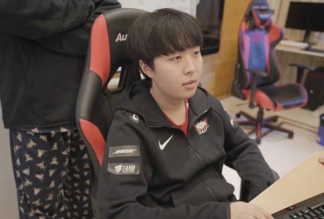 托马斯屈居 托马斯屈居